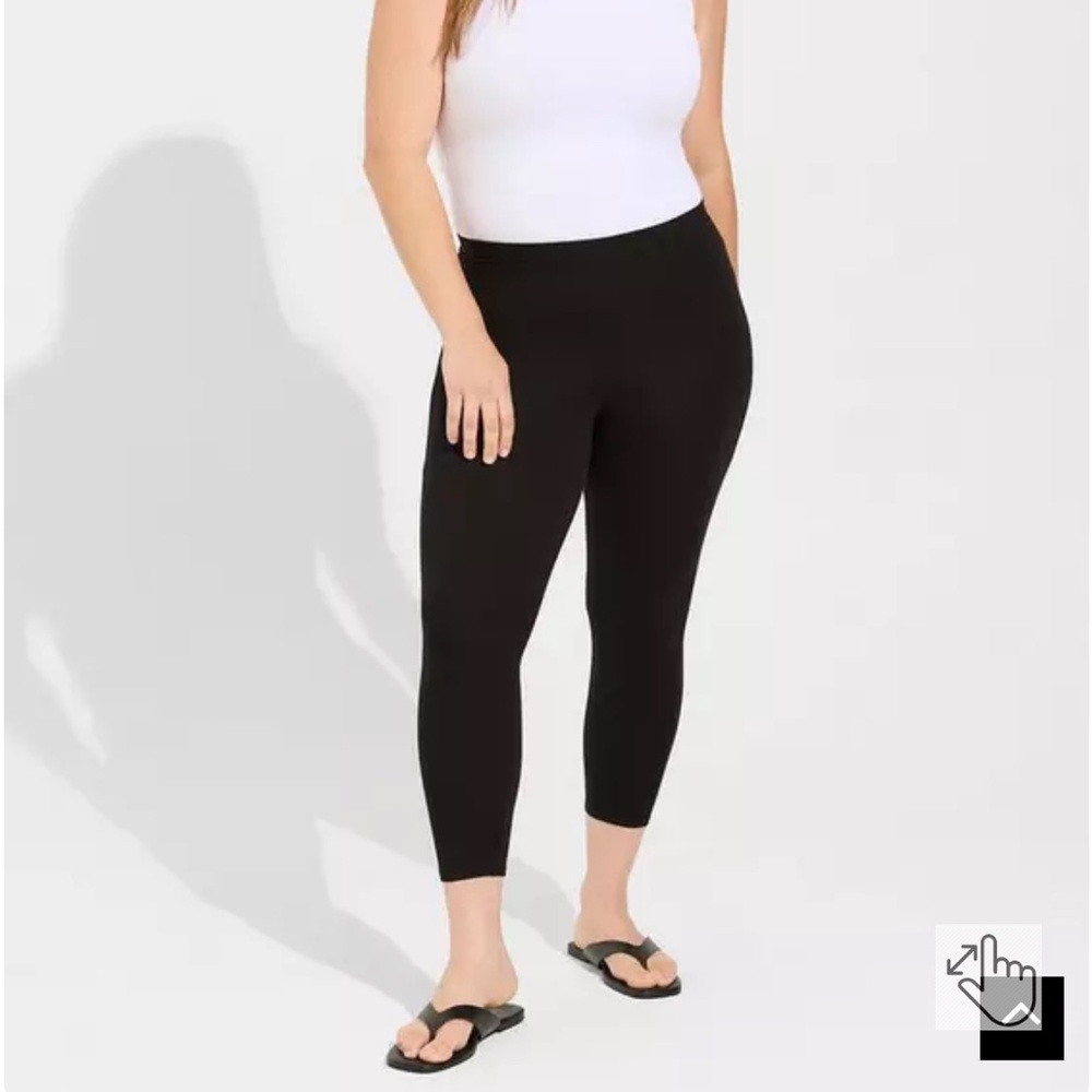 NWOT Torrid Crop Leggings